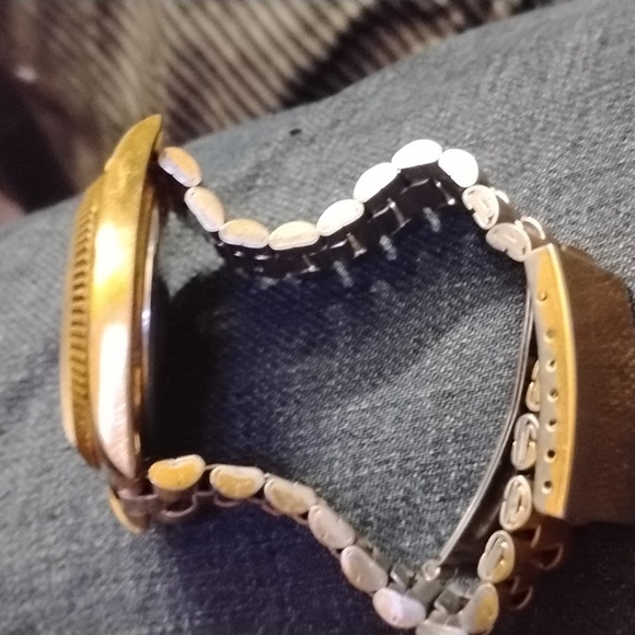 Sergio Valente Gold Classic Presidential Watch - Picture 4 of 8